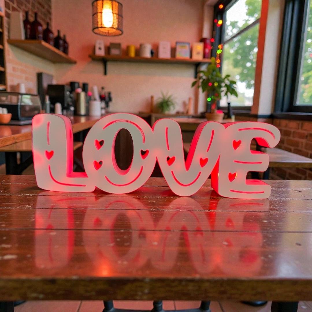 Mot lumineux "LOVE"